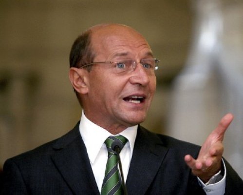 Băsescu aşteaptă de la noul guvern o lege a sănătăţii şi reorganizare administrativă